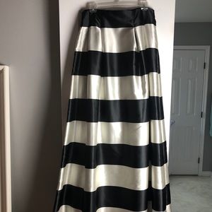 Eliza J Long Women’s Skirt Size 8